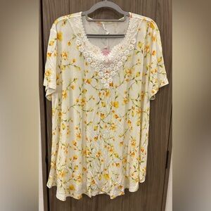 NWT Cathy Womens Short Sleeve V Neck Floral Blouse Size 2 XL